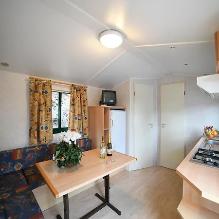 Сasa de vacaciones Mobile In Ferienresidenz Mit Pool Villanova d'Albenga