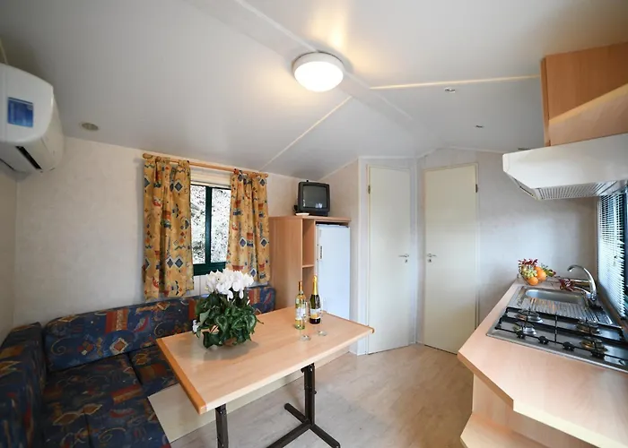Casa vacanze Mobilheim Auf Dem Huegel Mit Pool Villanova d'Albenga